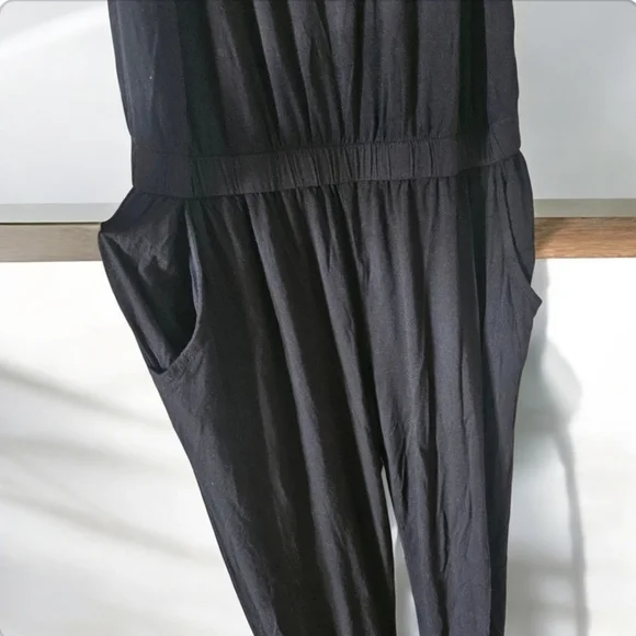 Lascana Venus Casual Jumpsuit. Black. Small. - Picture 2 of 4